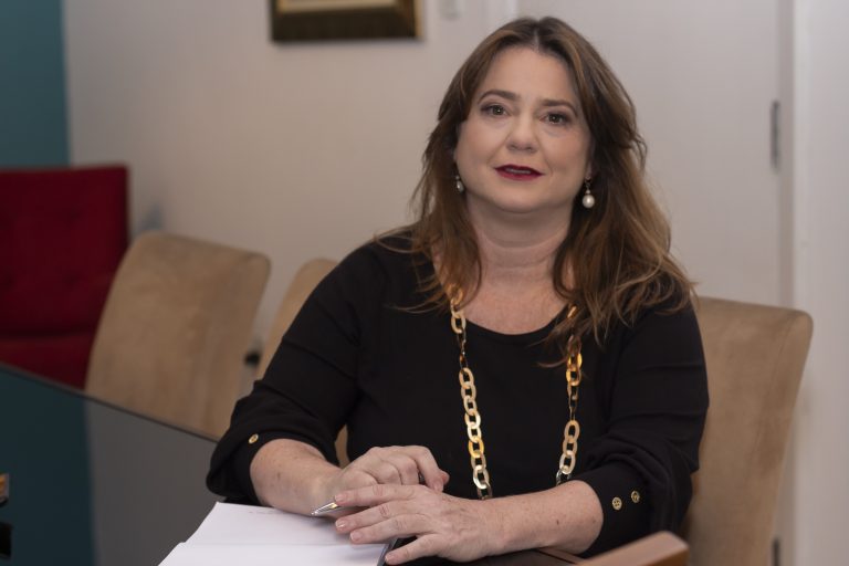 Espalhar nudes pode dar até 5 anos de prisão, alerta advogada