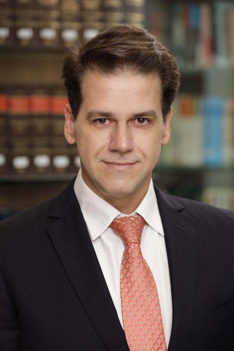 Assédio judicial por demandas opressivas e judicialização predatória