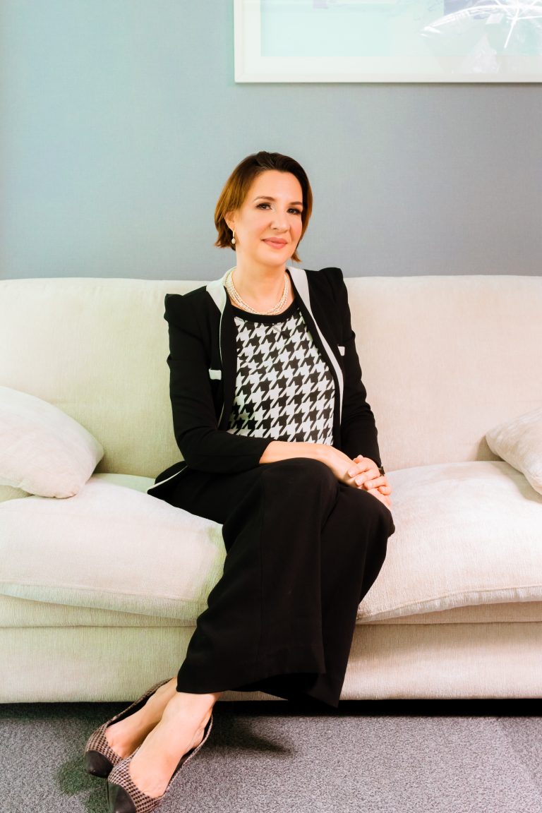 Regime híbrido exige adaptação imediata das empresas, destaca advogada