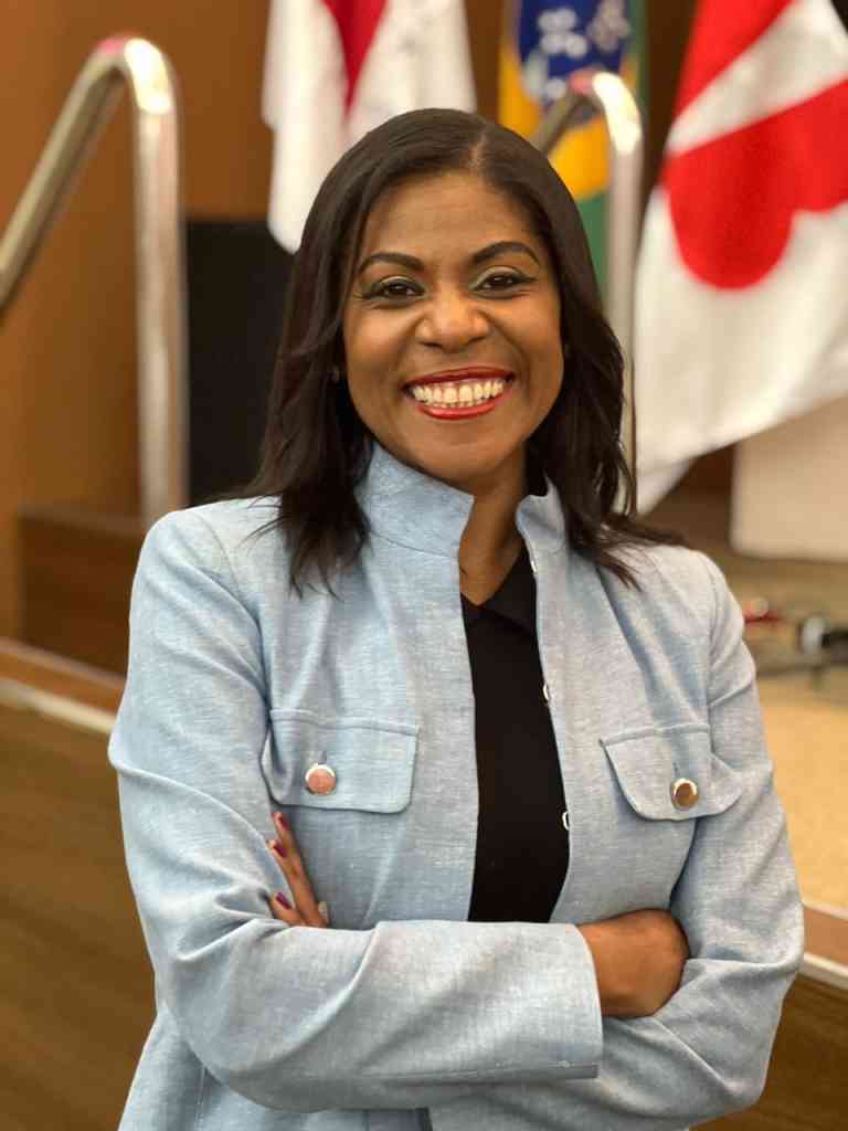 Advogada brasileira que mora nos Estados Unidos oferece mentorias para advogados na área de Direito Internacional