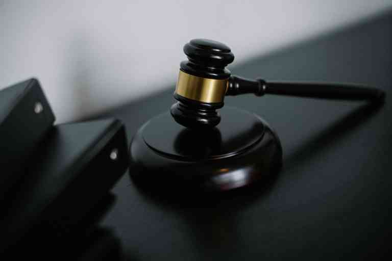 Apreensão de CNH e Passaporte: A Controvérsia das Medidas Atípicas na Execução Judicial