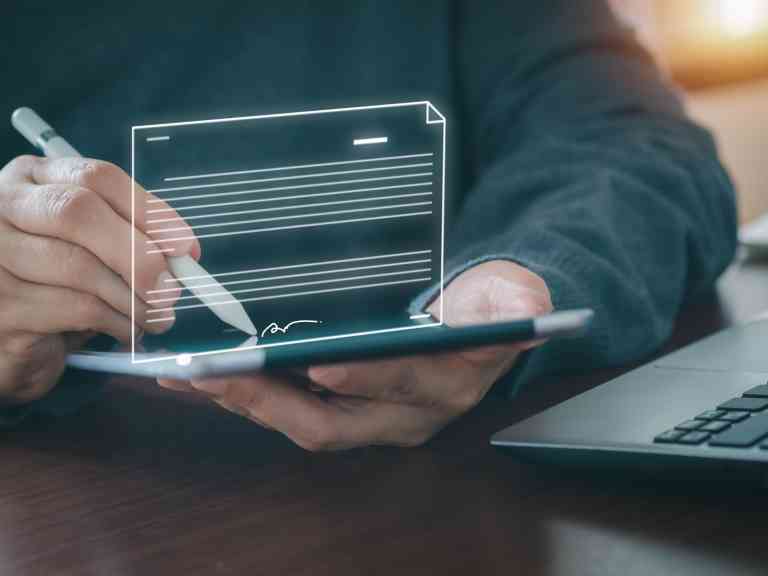 Dia do Advogado: Assinaturas eletrônicas otimizam processos jurídicos em até 97%