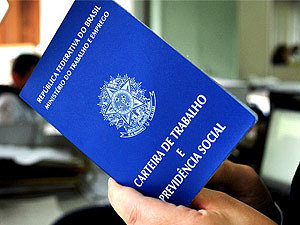 Justiça do Trabalho nega vínculo empregatício de médica por ausência de pessoalidade e subordinação na prestação de serviços