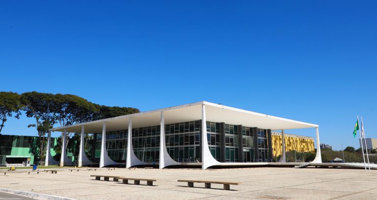 STF forma maioria pela constitucionalidade da busca e apreensão extrajudicial de bens