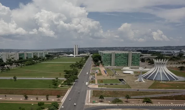 Governo eleva bloqueio de gastos para R$ 121 bilhões