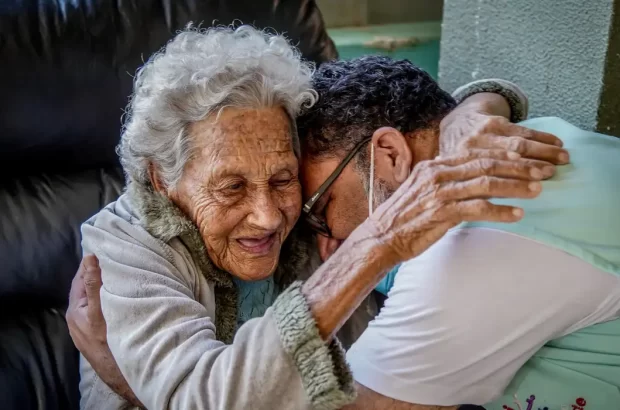 Redação do Enem 2025 aborda perspectivas para o envelhecimento na sociedade brasileira