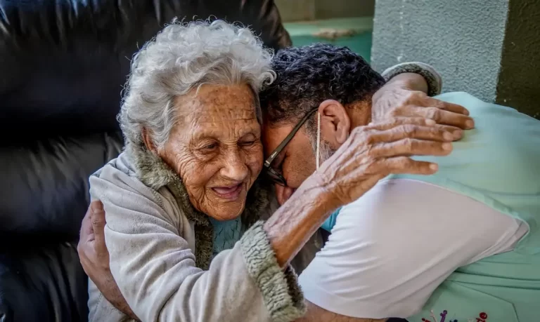 Redação do Enem 2025 aborda perspectivas para o envelhecimento na sociedade brasileira