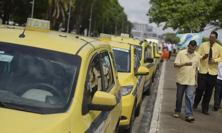 Informativo destaca que isenção de IPI para taxistas dispensa exercício prévio da atividade