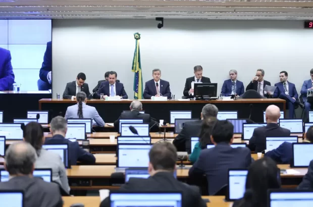 Congresso aprova Orçamento de 2025 com três meses de atraso
